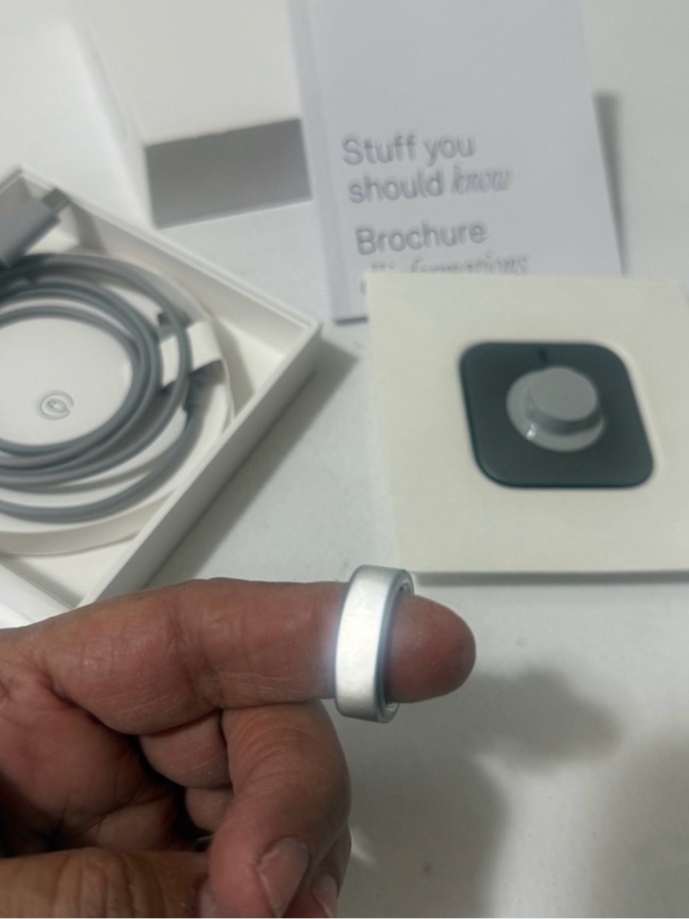Smart ring, Oura Ring Generation
4, Size 7, silver brunch color New in the box